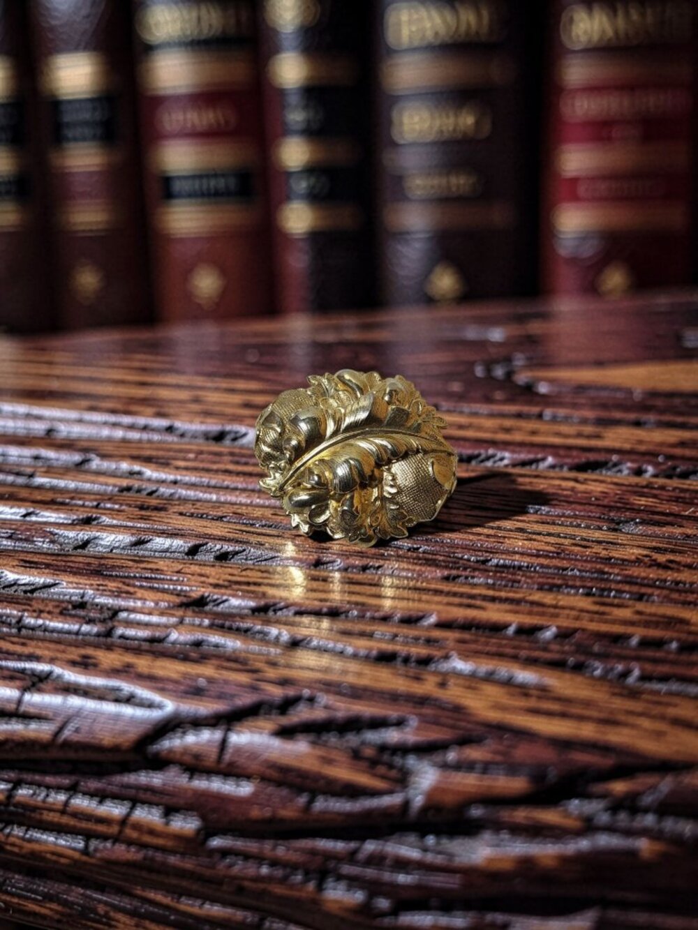 Vintage Goldtone Large 4 Layer Brooch Pin with Feather, Oak Leaves, and Berries, - Picture 10 of 16